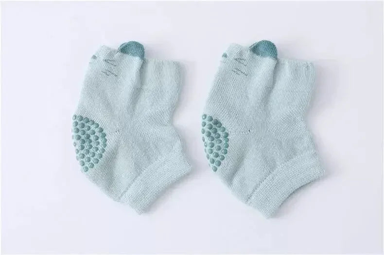 Adorable green kitten baby crawling pads baby essentials