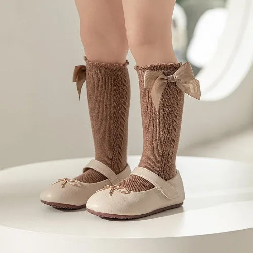 Adorable warm coffee Spanish style bow cotton sock. Baby girls 0-5 years